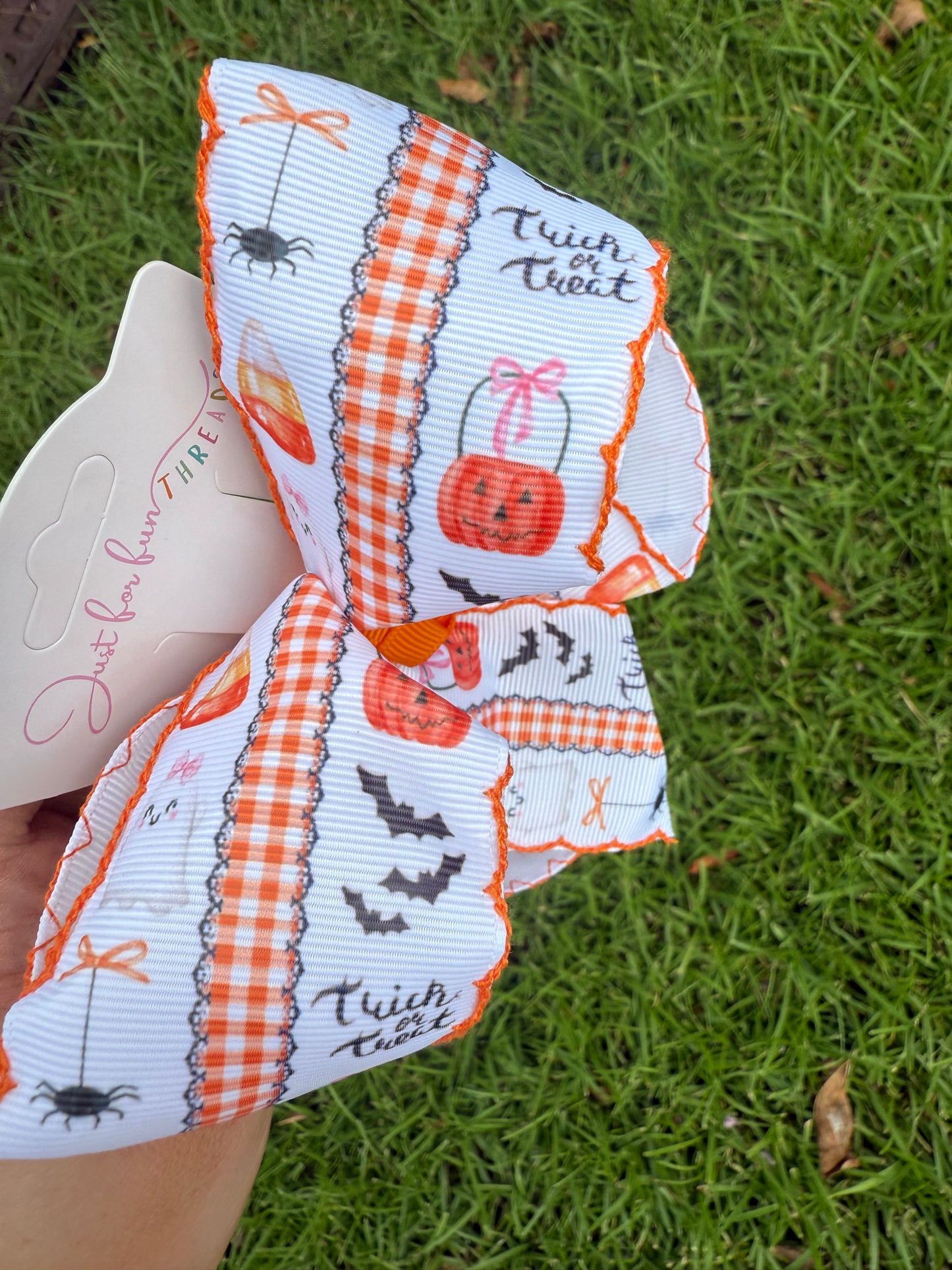 Trick-or-Treat Chic Moonstitch Bow