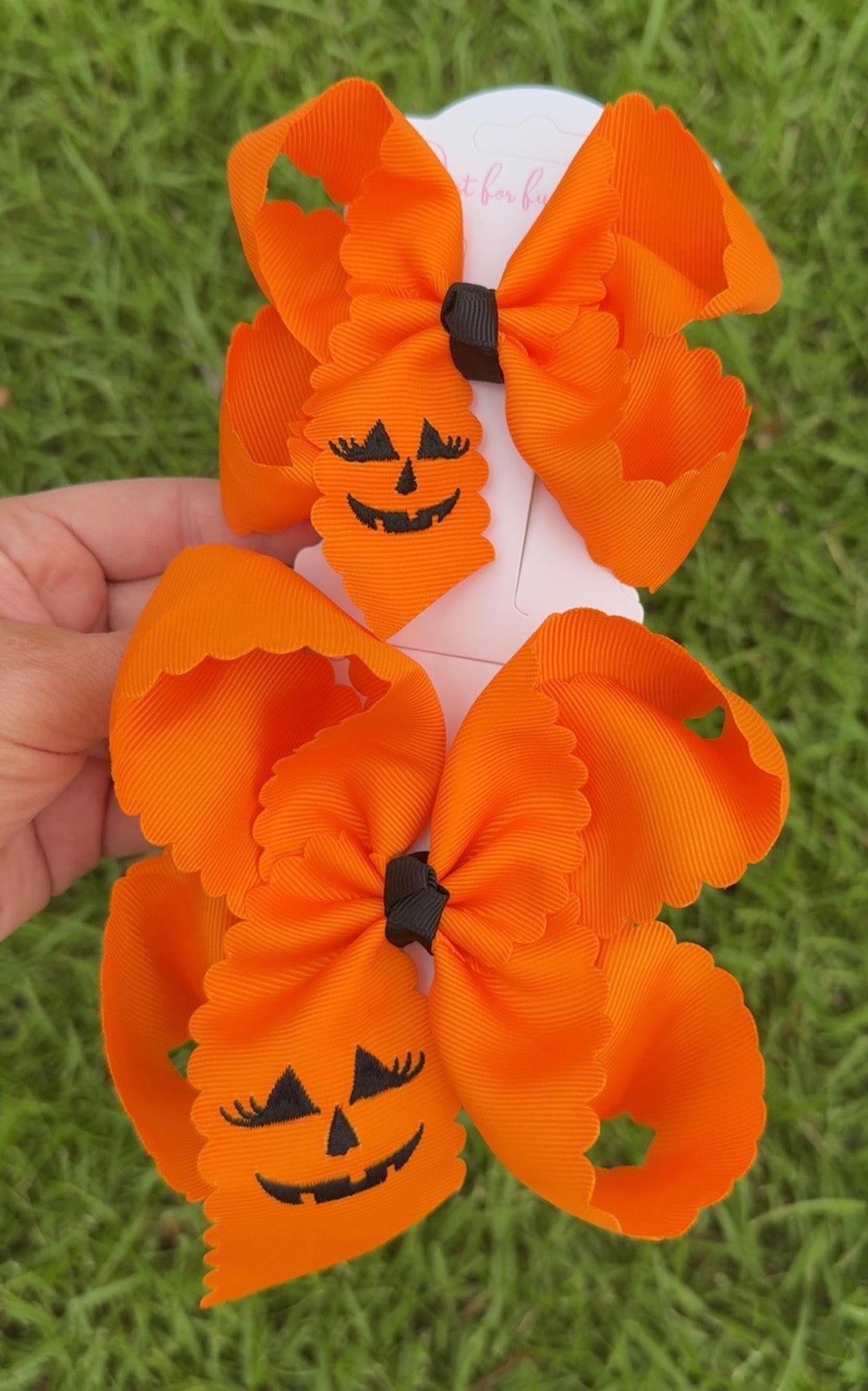 Sweet & Spooky Scallop Pumpkin Bows