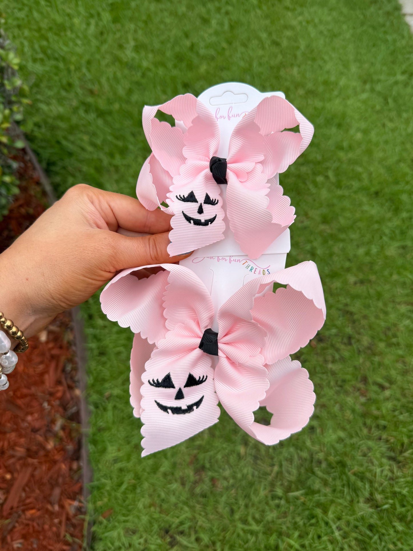 Sweet & Spooky Scallop Pumpkin Bows