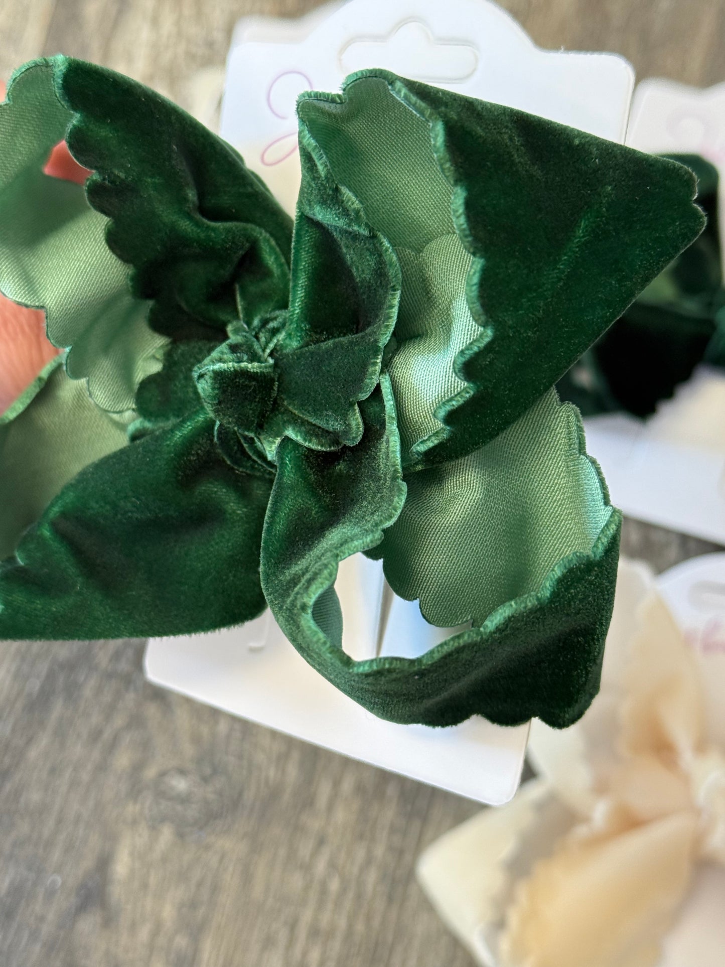 Velvet Scallop Holiday Bows