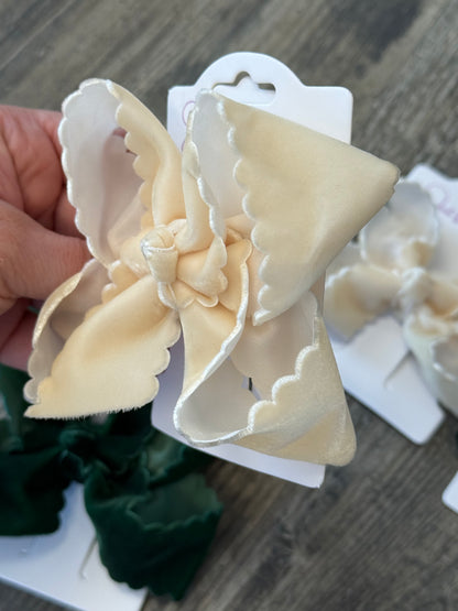 Velvet Scallop Holiday Bows