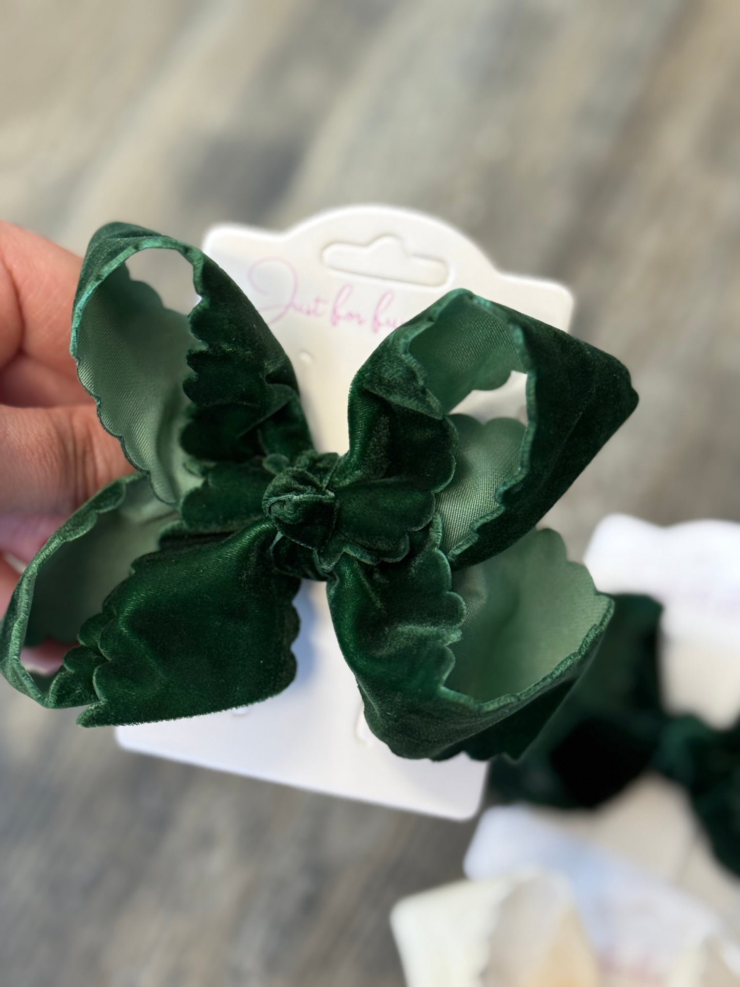 Velvet Scallop Holiday Bows