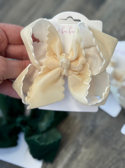 Velvet Scallop Holiday Bows