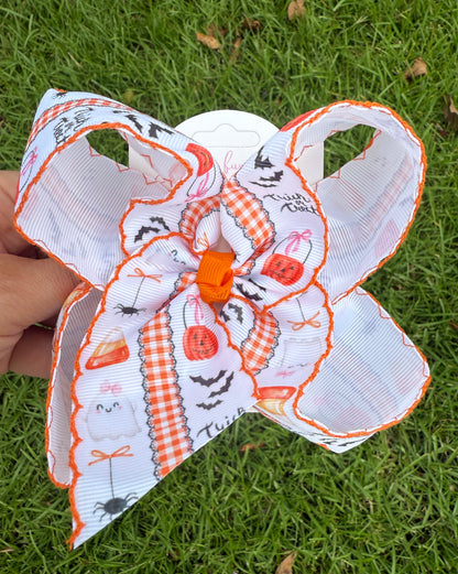 Trick-or-Treat Chic Moonstitch Bow