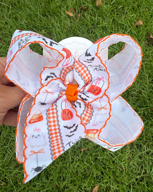 Trick-or-Treat Chic Moonstitch Bow