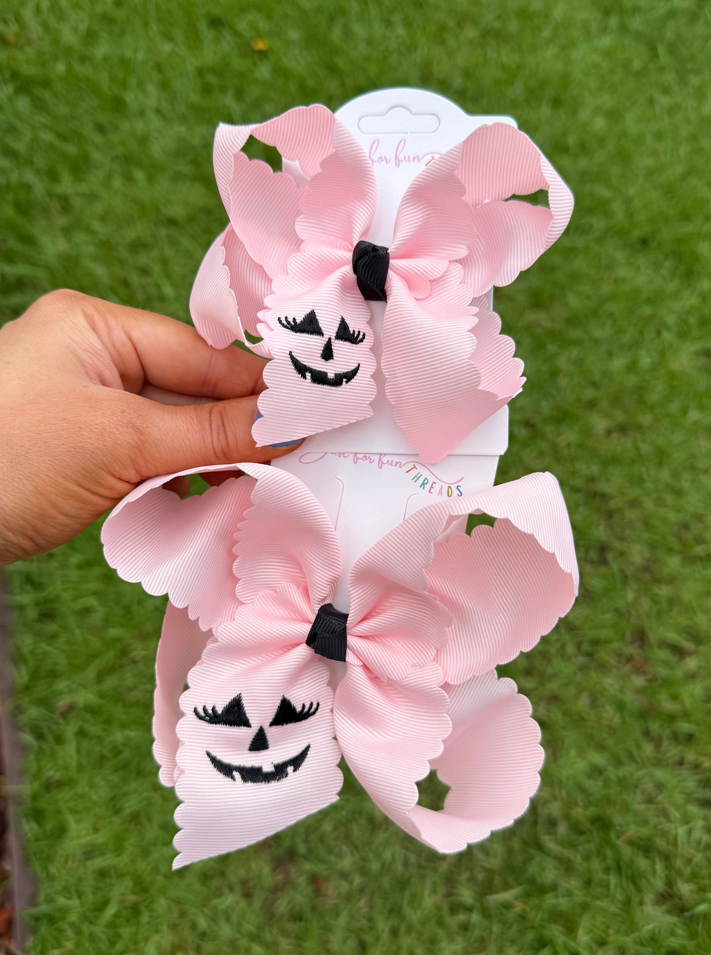 Sweet & Spooky Scallop Pumpkin Bows