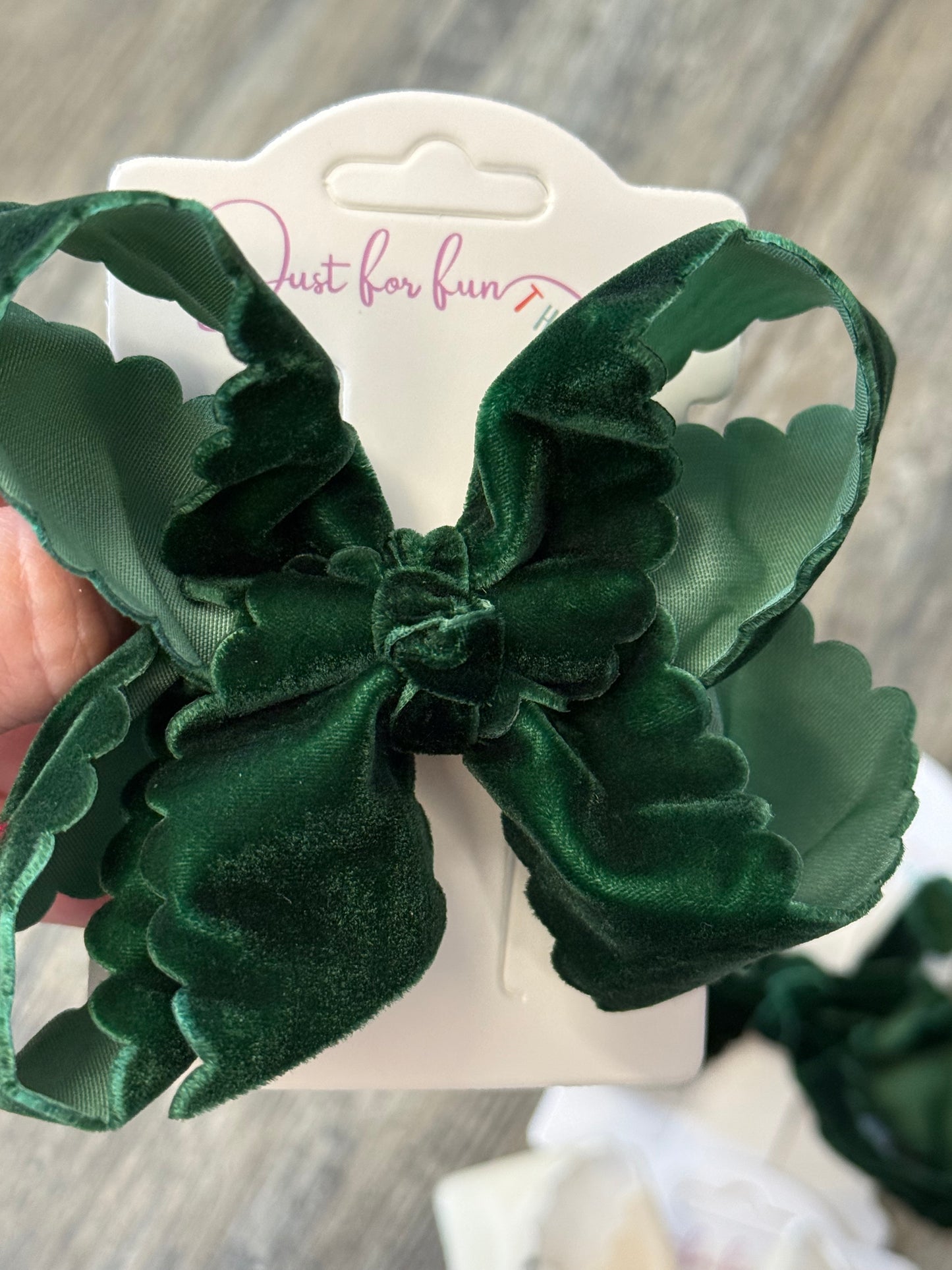 Velvet Scallop Holiday Bows