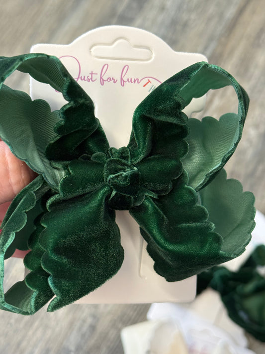 Velvet Scallop Holiday Bows