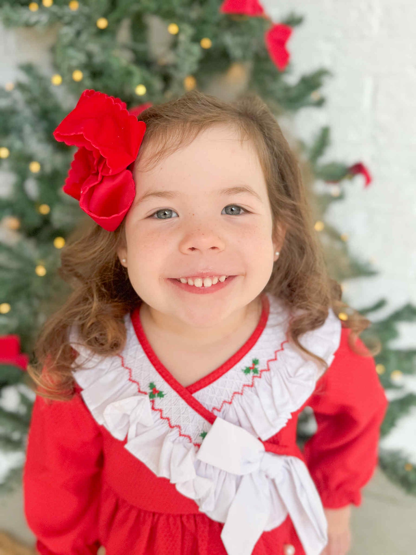 Holly Red Velvet Scallop Bows