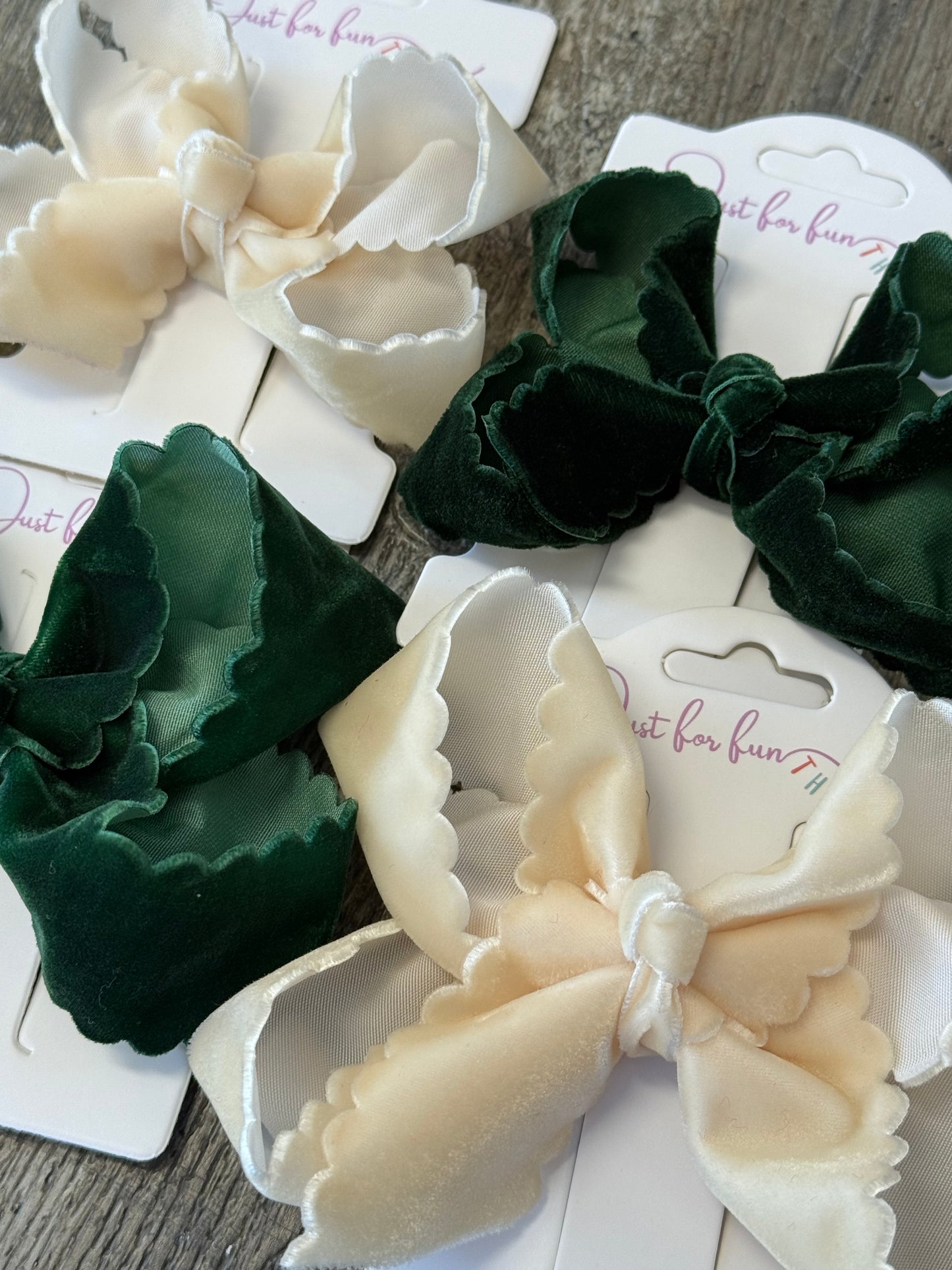 Velvet Scallop Holiday Bows